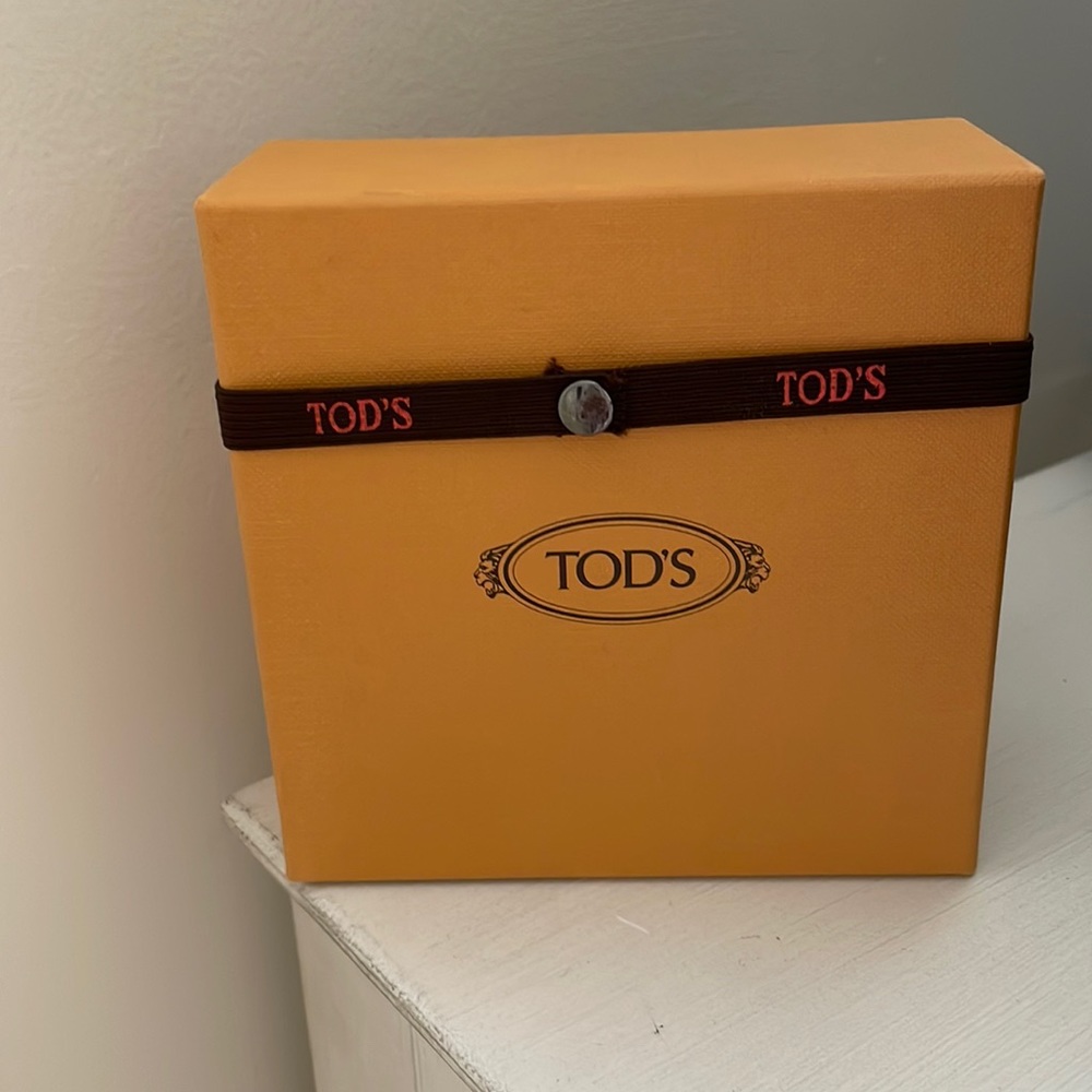 Tod’s box with ribbon